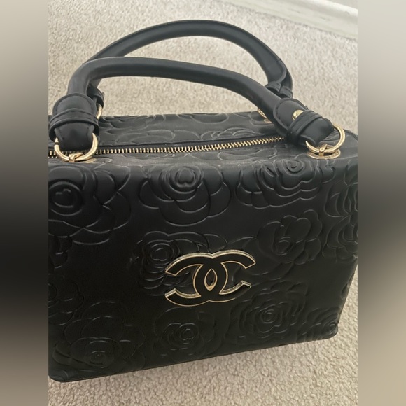 Chanel black bag - Picture 1 of 2